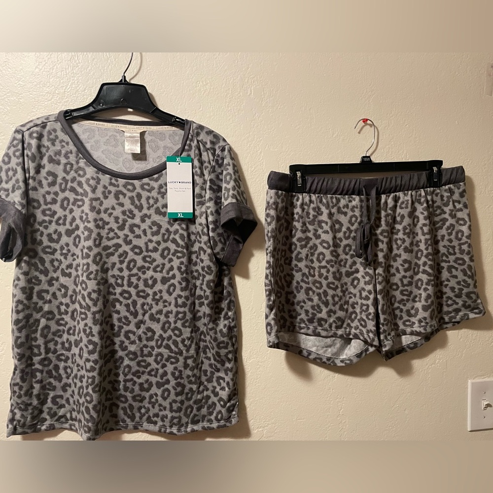 Selling a Jammie set. Lucky brand size Xl